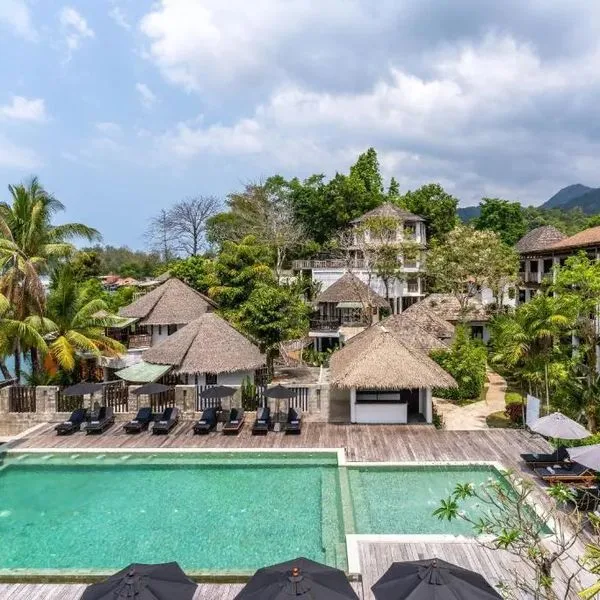 Aana Resort