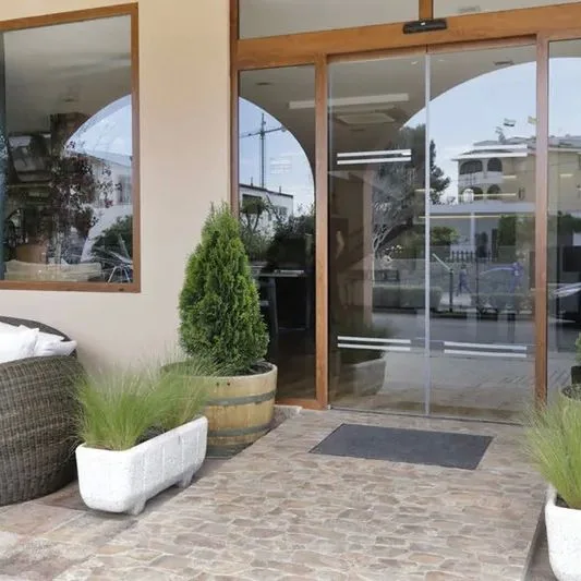 Nura Santa Ponsa Pins - zdjęcie 2