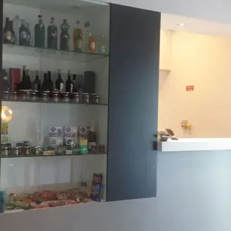 Whales Bay - zdjęcie 2