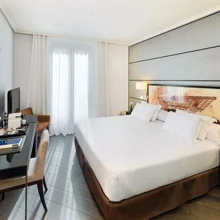 H10 Universitat - zdjęcie 3