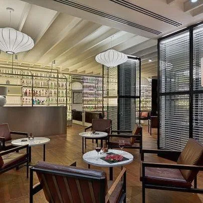 H10 Universitat - zdjęcie 4