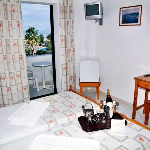 Prassino Nissi - zdjęcie 2