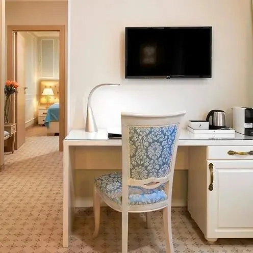 Honour and Grace - zdjęcie 3