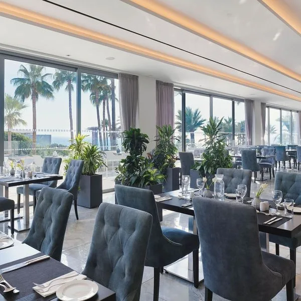 St. George Beach Hotel & Spa Resort - zdjęcie 2