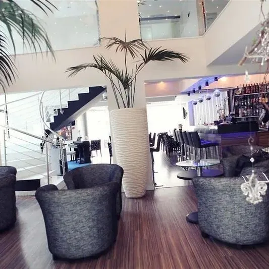 Livadhiotis City - zdjęcie 3