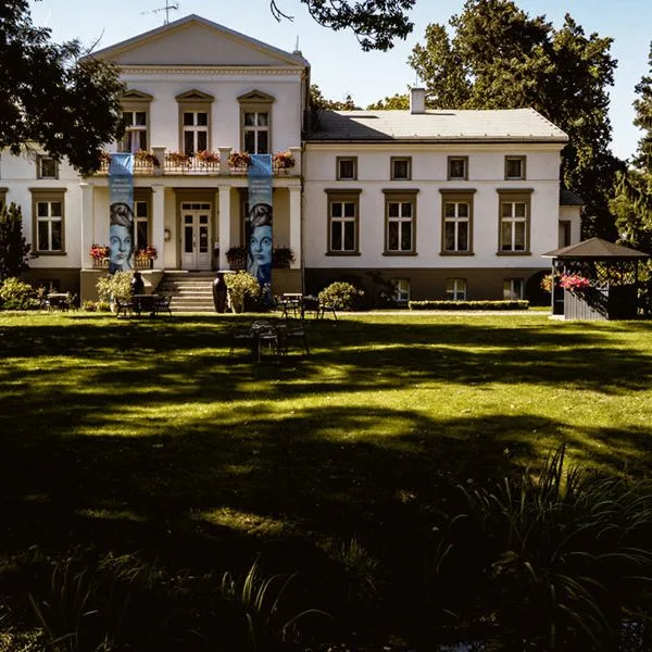 Dwór w Podstolicach - zdjęcie 3