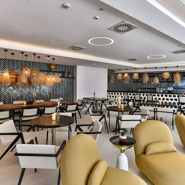 TQ Plaza Budva (ex Adria) - zdjęcie 3