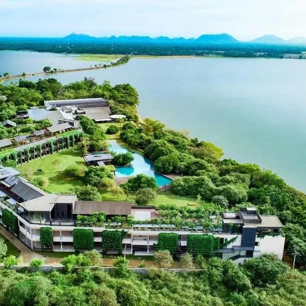 DoubleTree by Hilton Rajawarna Resort