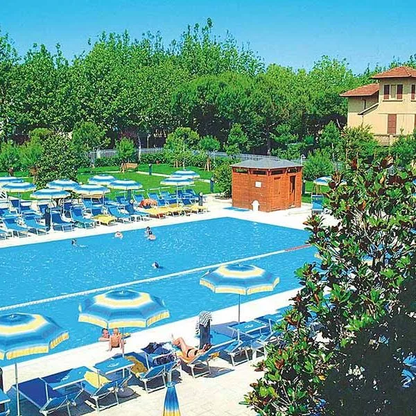 Club Dante - zdjęcie 2