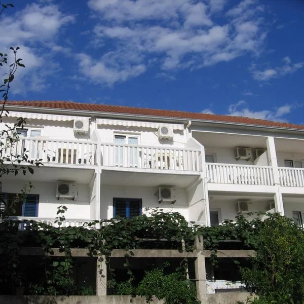 Bonaca Apartments