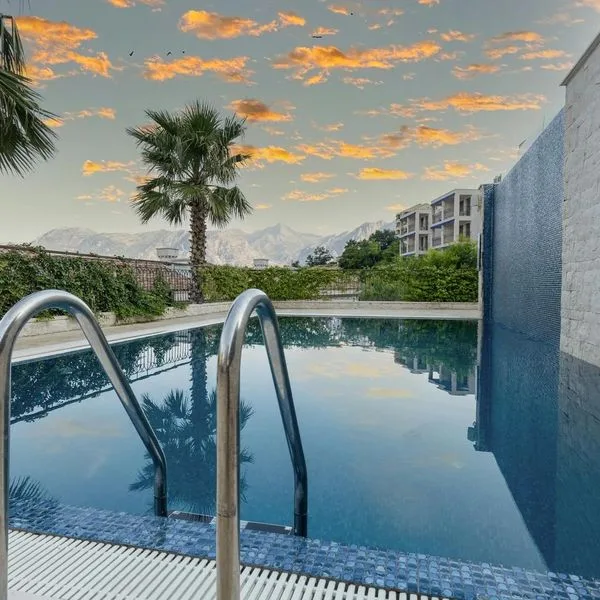 Huma Kotor Bay - zdjęcie 5