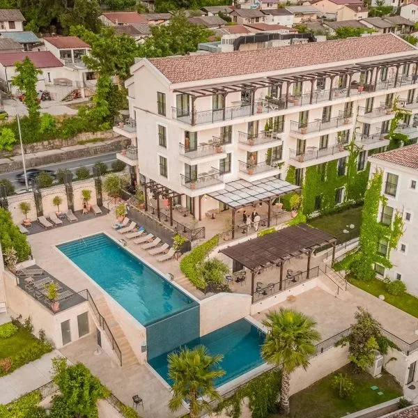 Huma Kotor Bay - zdjęcie 3