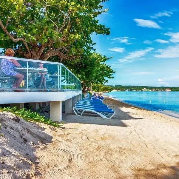 Travellers Beach Resort