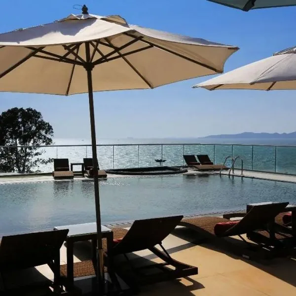 Centara Grand Phratamnak Resort Pattaya