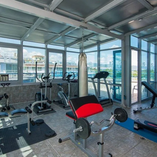 Regatta Palace - zdjęcie 2