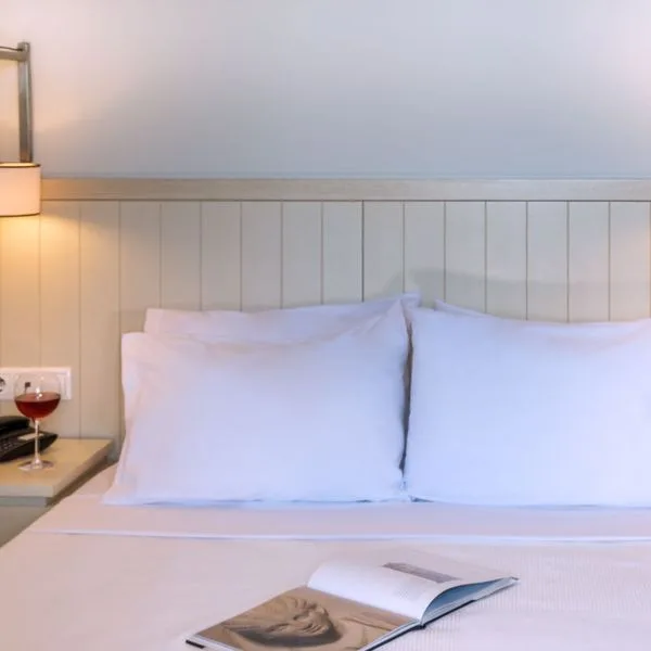 Cosmopolitan (Paralia) - zdjęcie 5