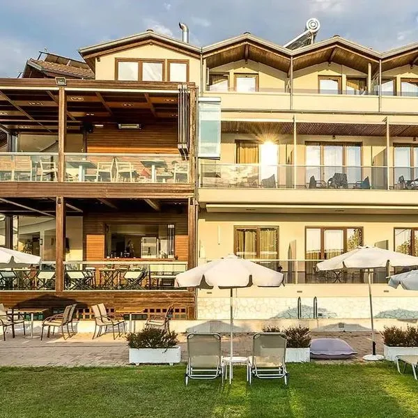 Cosmopolitan (Paralia) - zdjęcie 2