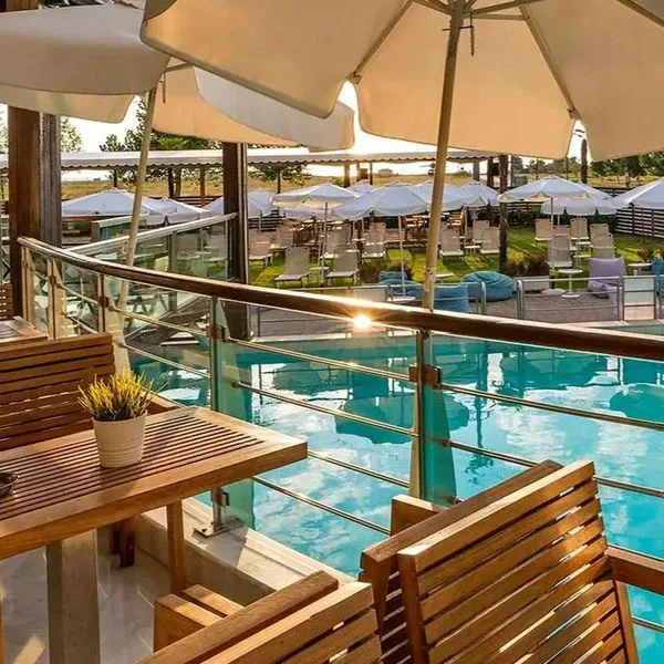 Cosmopolitan (Paralia) - zdjęcie 4