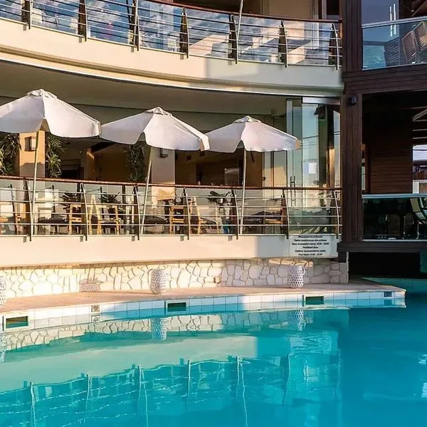 Cosmopolitan (Paralia) - zdjęcie 3