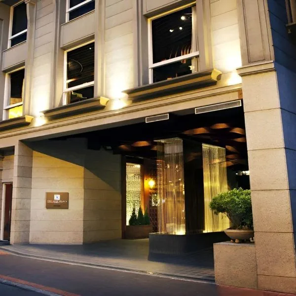 The Luxe Manor
