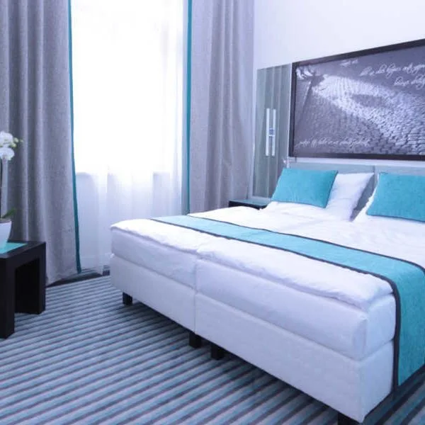 Red and Blue Design - zdjęcie 3