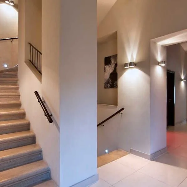 Red and Blue Design - zdjęcie 4