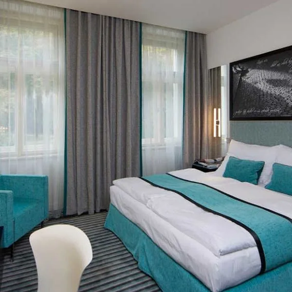 Red and Blue Design - zdjęcie 5