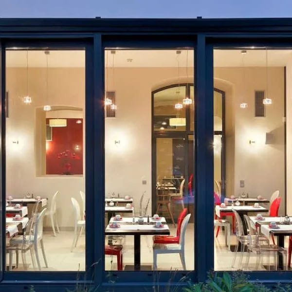 Red and Blue Design - zdjęcie 2