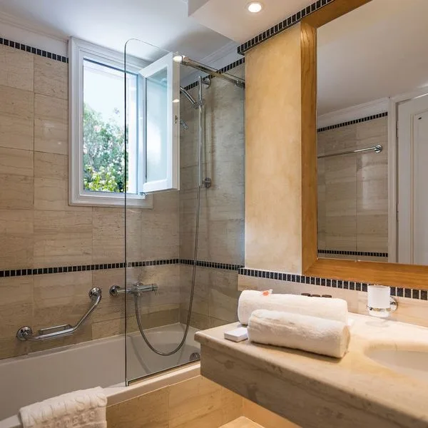 Mitsis Ramira - zdjęcie 2