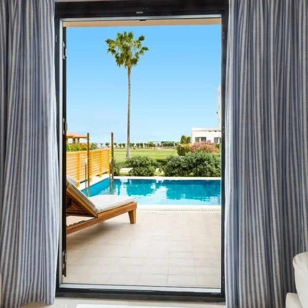 Mitsis Ramira - zdjęcie 3