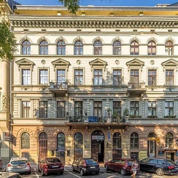 Silver Budapest City Center