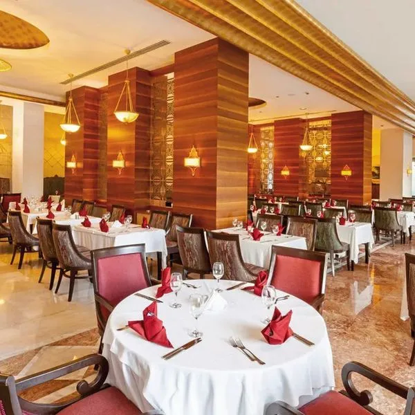 Melas Lara - zdjęcie 4