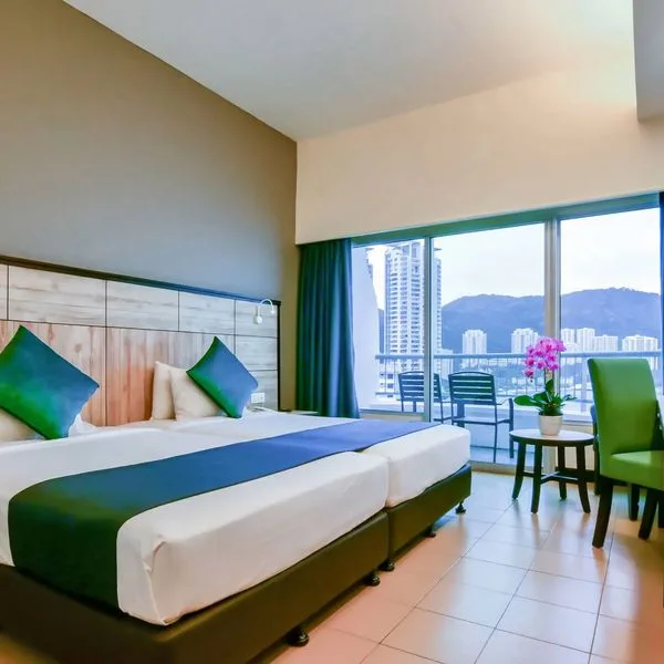 Flamingo by the Beach ( Tanjung Bungah ) - zdjęcie 3