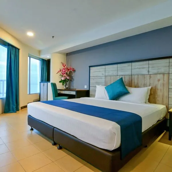 Flamingo by the Beach ( Tanjung Bungah ) - zdjęcie 5