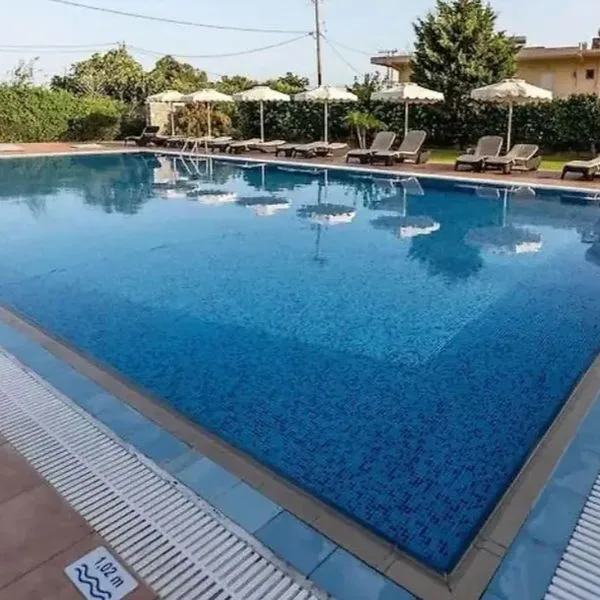 Sunshine Lardos - zdjęcie 2