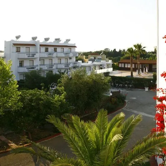 Sandys Studios & Log Villas - zdjęcie 5