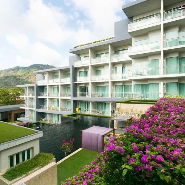 Sugar Palm Grand Hillside