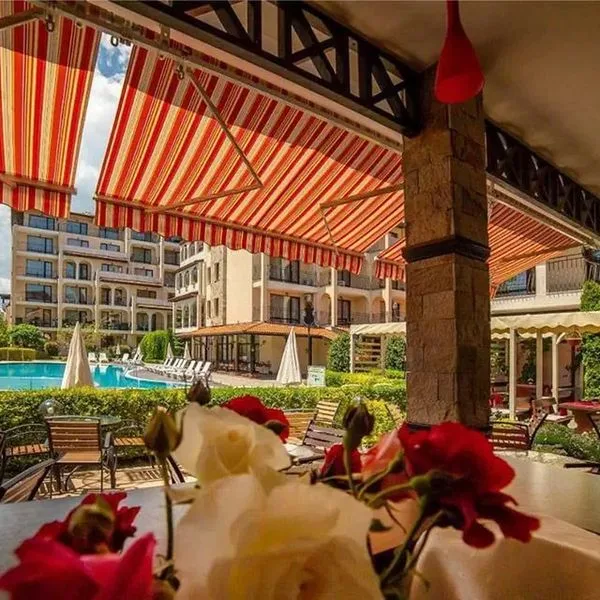 Rose Village - zdjęcie 2