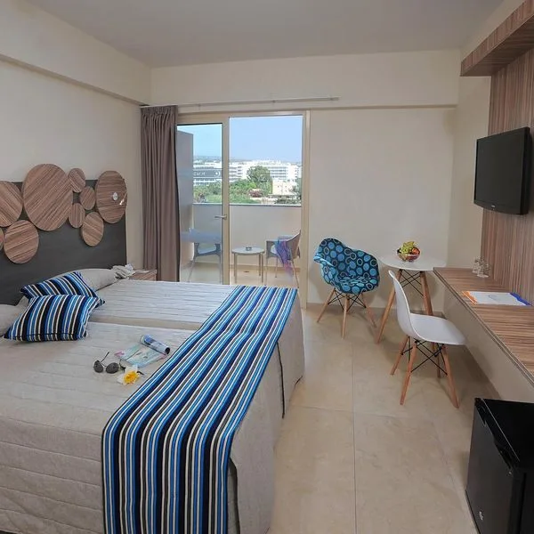 Nelia Beach - zdjęcie 2