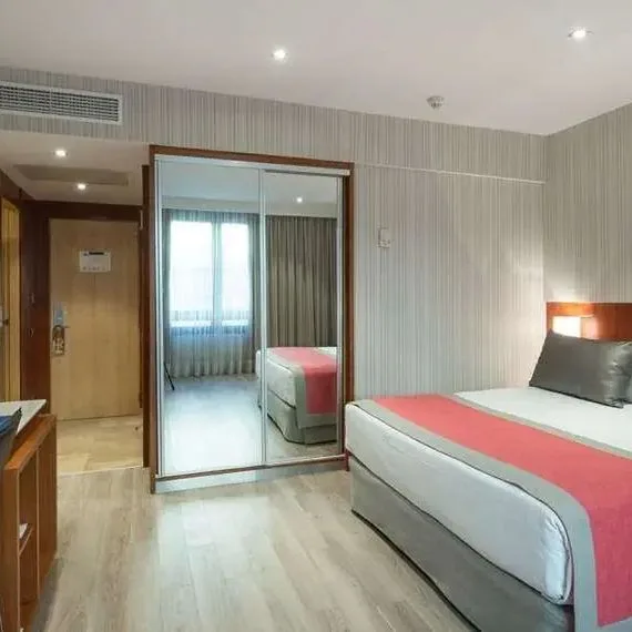 Catalonia Barcelona 505 - zdjęcie 3