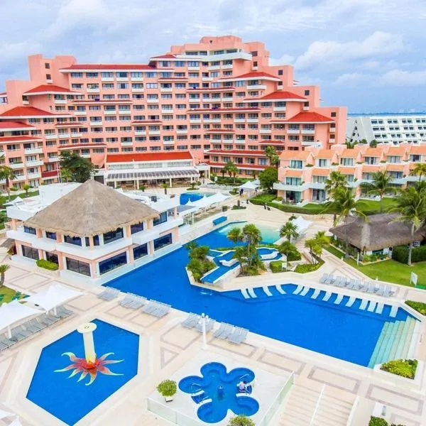 Wyndham Grand Cancún Resort & Villas (ex. Omni Cancun)
