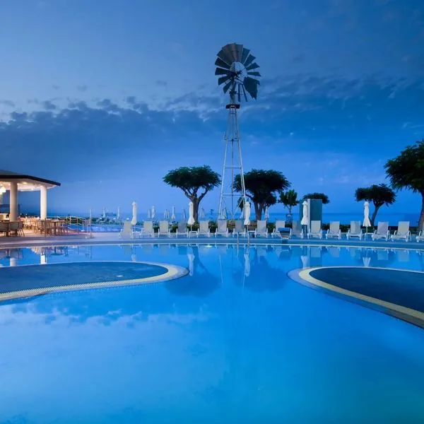 Pernera Beach - zdjęcie 2