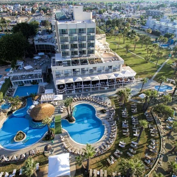 Golden Bay Beach - zdjęcie 4