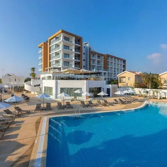 Leonardo Crystal Cove by the Sea