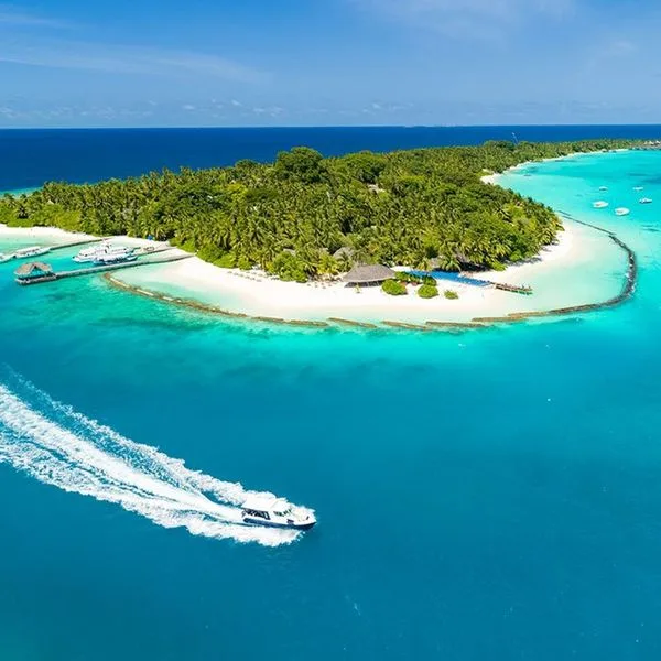 Kuramathi Island Resort: Village, Cottage and Blue Lagoon