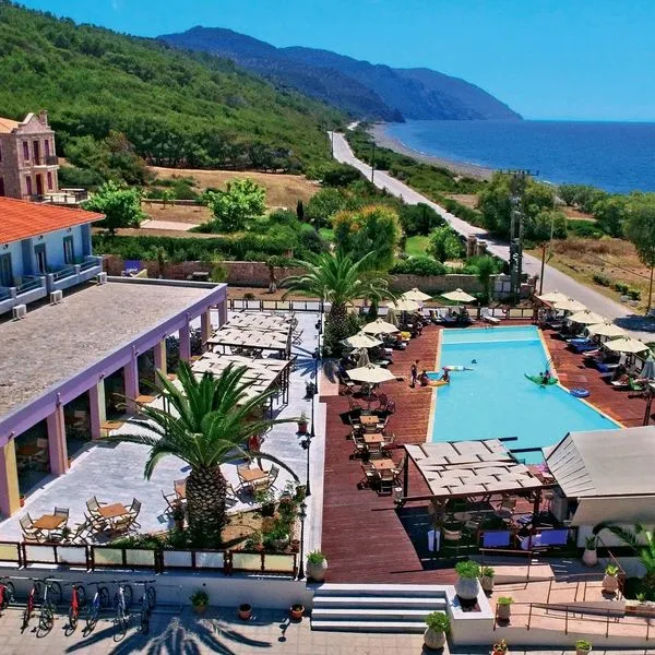 Irini Beach - zdjęcie 2