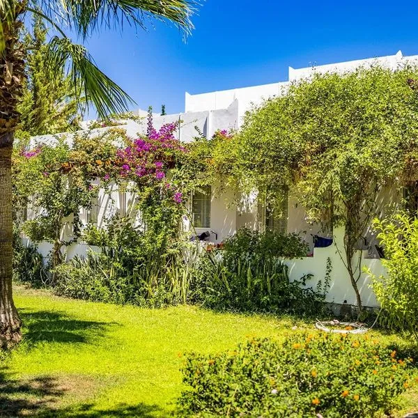 Nagi Beach - zdjęcie 2