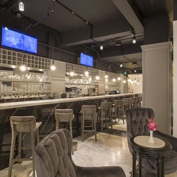 White Monarch - zdjęcie 4