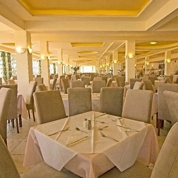 Canvas by Mitsis Messonghi - zdjęcie 4