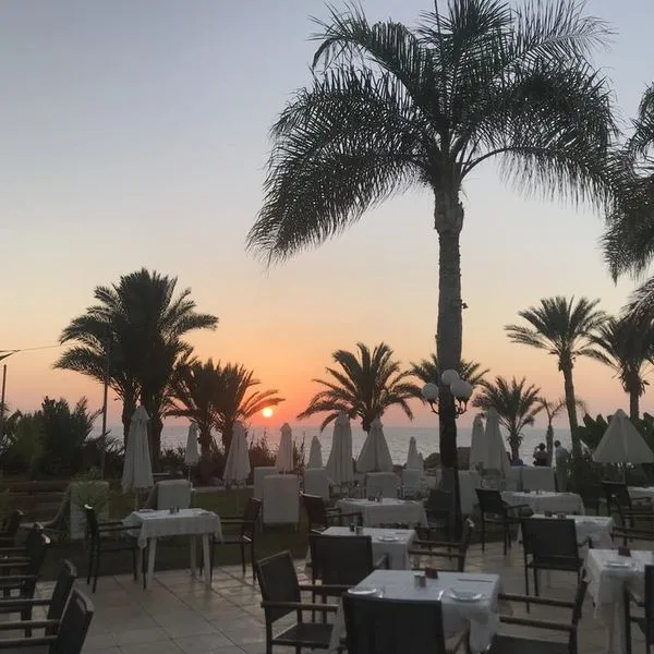 Queens Bay - zdjęcie 2